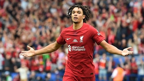 Klopp tìm ra lời giải cho 'hậu vệ không biết phòng ngự' Alexander-Arnold!