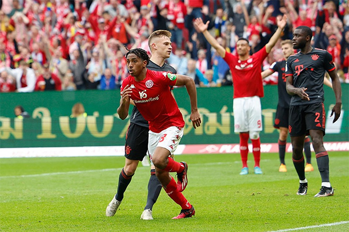 Thua thảm trước Mainz, Bayern nguy cơ mất ngôi đầu bảng