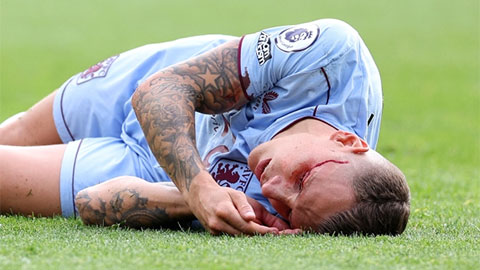 Trọng tài gây phẫn nộ sau tình huống cầu thủ Aston Villa đổ máu trên sân