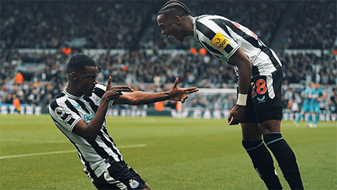Newcastle đi vào lịch sử khi vùi dập Tottenham sau 21 phút bóng lăn