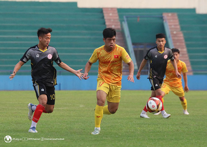 Tiền vệ Nguyễn Đức Việt là một trong 7 cầu thủ bị gạch tên khỏi danh sách U22 Việt Nam trước thềm SEA Games 2023 