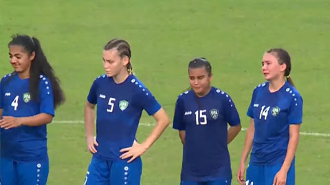 Mất lợi thế trước Việt Nam, U17 nữ Uzbekistan bật khóc dù giành trọn 3 điểm 
