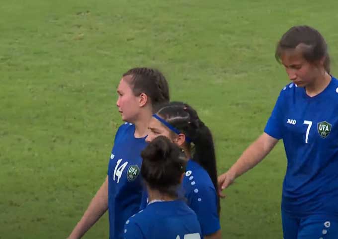 cầu thủ U17 nữ Uzbekistan bật khóc dù giành trọn 3 điểm