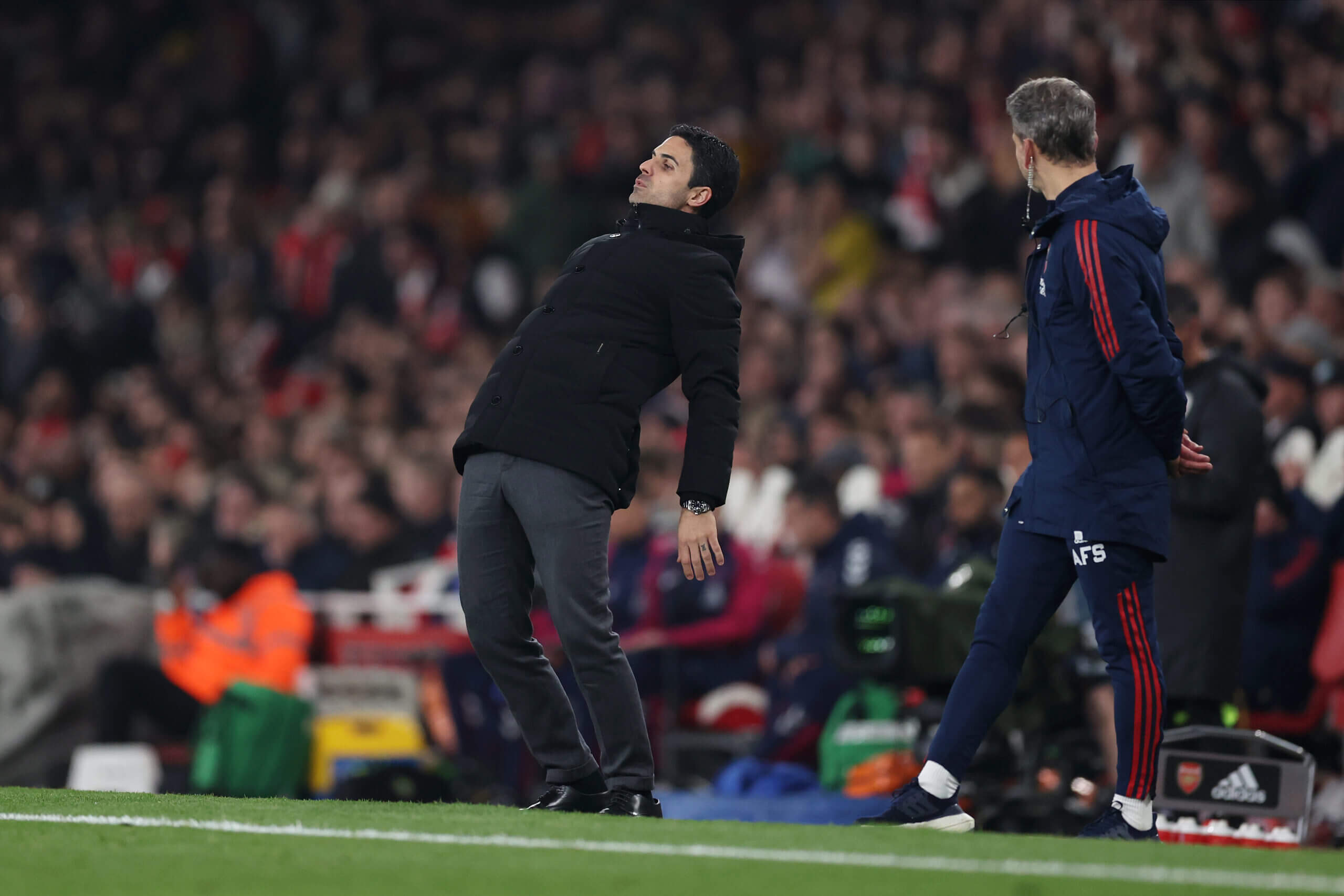 Mikel Arteta đã nhiều phen ngã ngửa vì lối chơi hùng hục của Arsenal trong giai đoạn nước rút