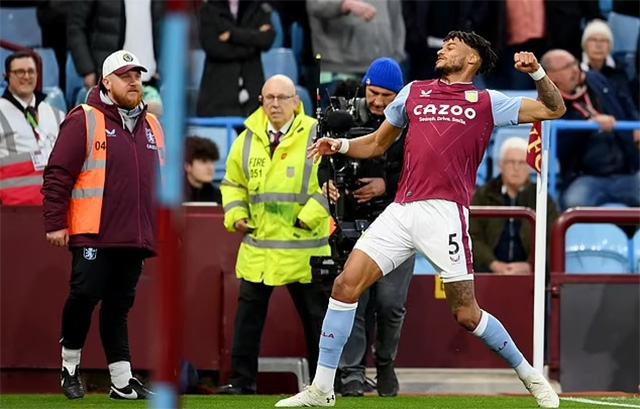 Mings ghi bàn duy nhất cho Aston Villa