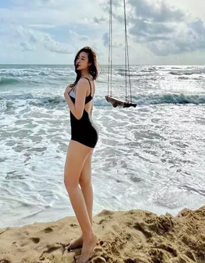 Bức hình hiếm hoi Nhật Linh mặc bikini và chia sẻ lên mạng xã hội