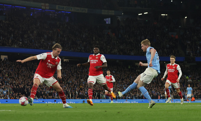 De Bruyne tỏa sáng với 2 bàn thắng và 1 kiến tạo ở trận Man City vs Arsenal