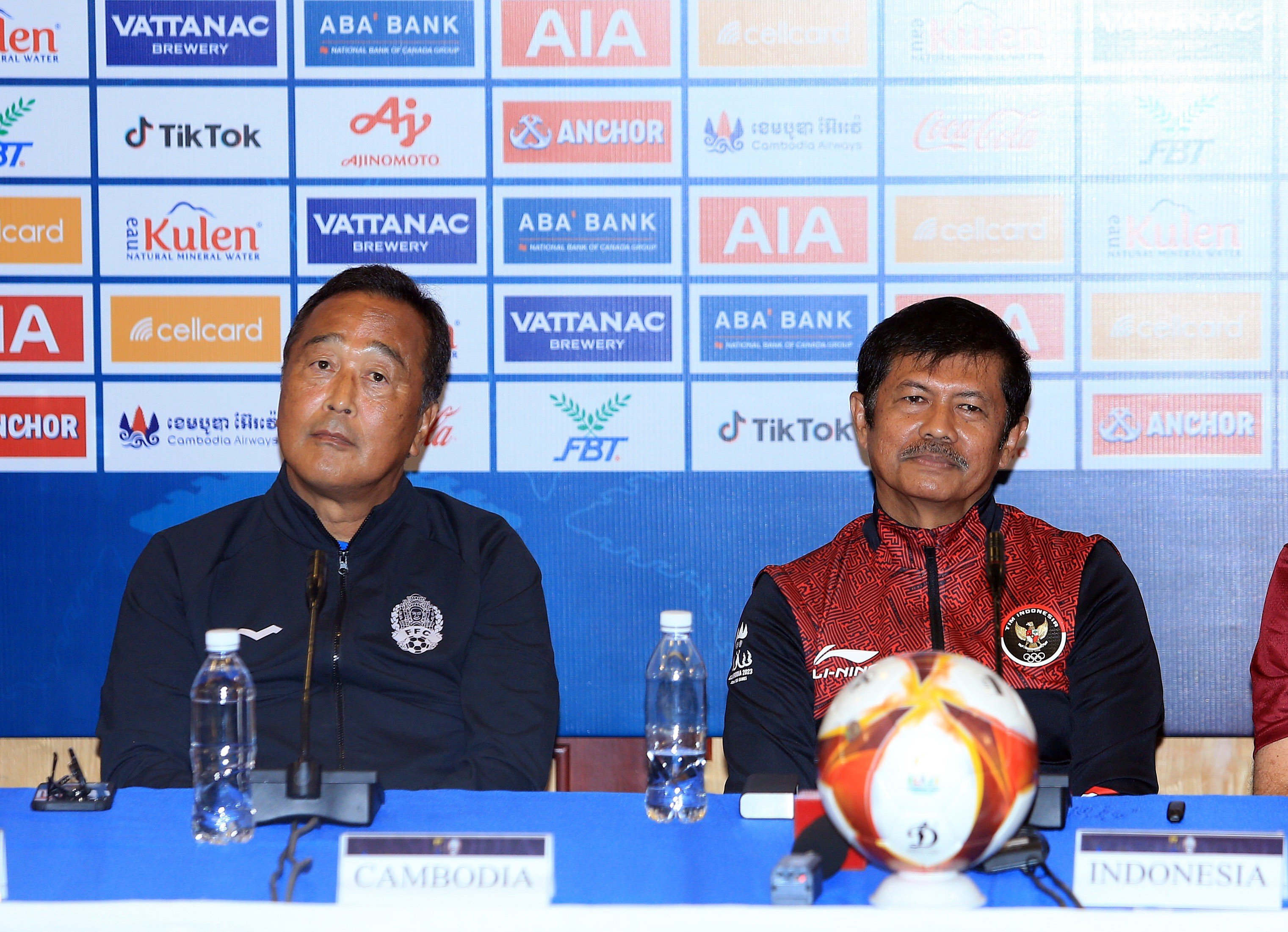HLV Sjafri của U22 Indonesia thể hiện sự e dè trước viễn cảnh gặp Việt Nam ở bán kết SEA Games 2023 - Ảnh: Đức Cường 