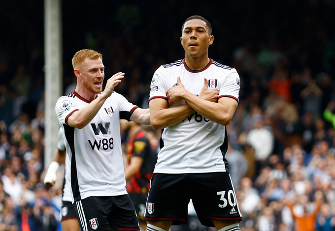 Fulham là đội mới thăng hạng đầu tiên chính thức trụ hạng ở mùa này