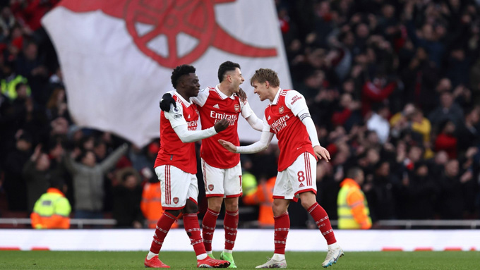 Odegaard cùng Saka và Martinelli đã có phong độ chói sáng, giúp Arsenal thăng hoa