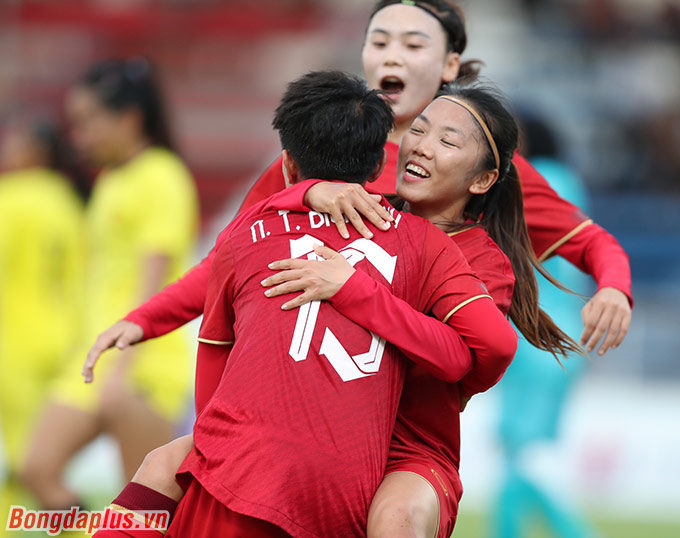 ĐT nữ Việt Nam ghi 3 bàn chỉ sau 33 phút đầu hiệp 1 - Ảnh: Đức Cường
