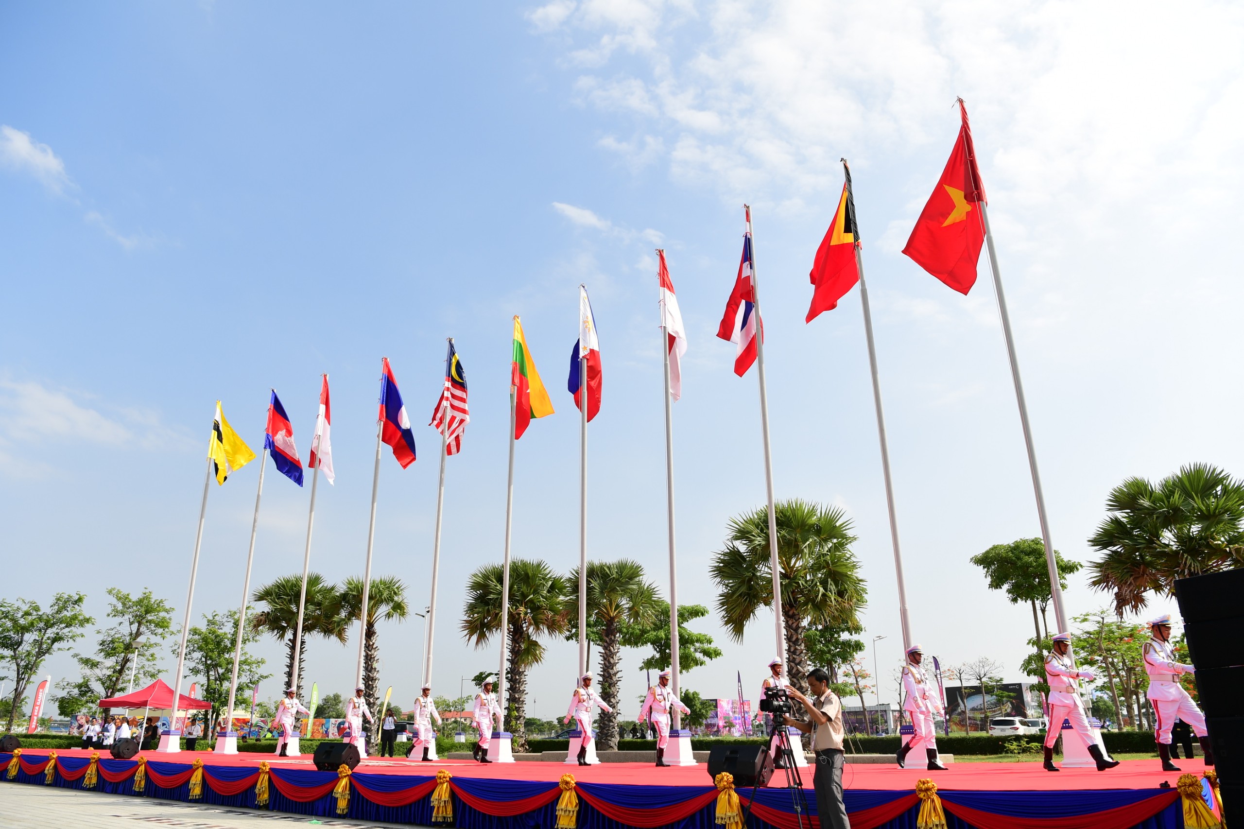 Quốc kỳ Việt Nam chính thức tung bay ở SEA Games 2023