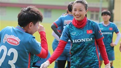 ĐT nữ Việt Nam 'ủ mưu' hái 'trộm' xoài ở sân tập sau trận thắng Malaysia 