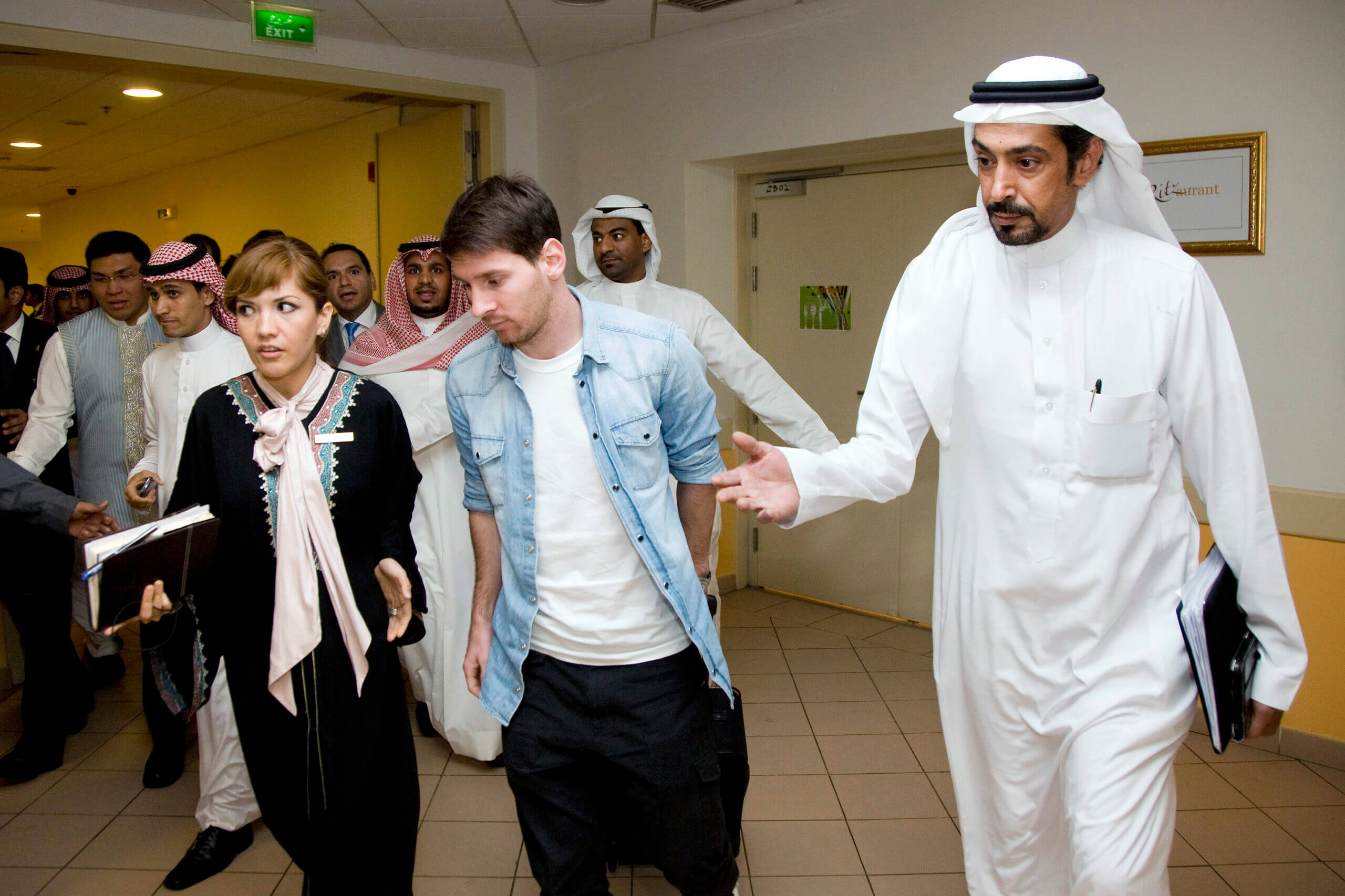 Từ chuyến thăm Saudi lần đầu tiên năm 2012, Messi đã nhiều mối quan hệ thân thiết với quốc gia này