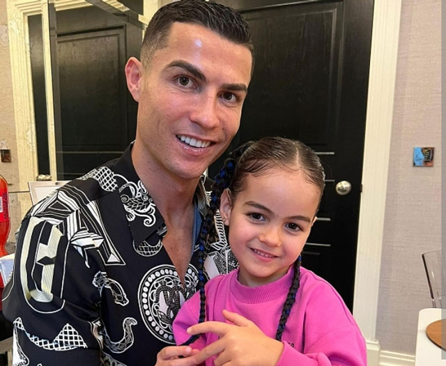 Con gái 5 tuổi, Alana Martina của Ronaldo vừa phải lên bàn mổ