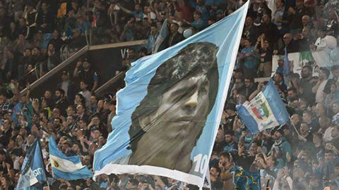 Từ thiên đường, Maradona phù hộ cho Argentina và Napoli