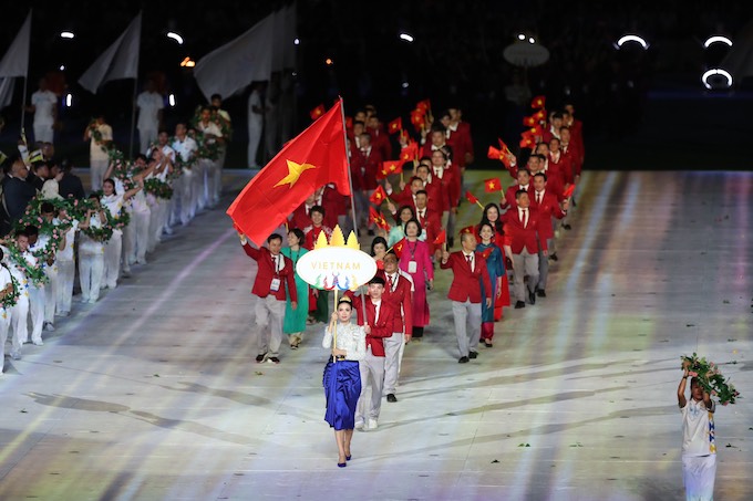 Đoàn thể thao Việt Nam diễu hành qua lễ đài. Ảnh: Đức Cường