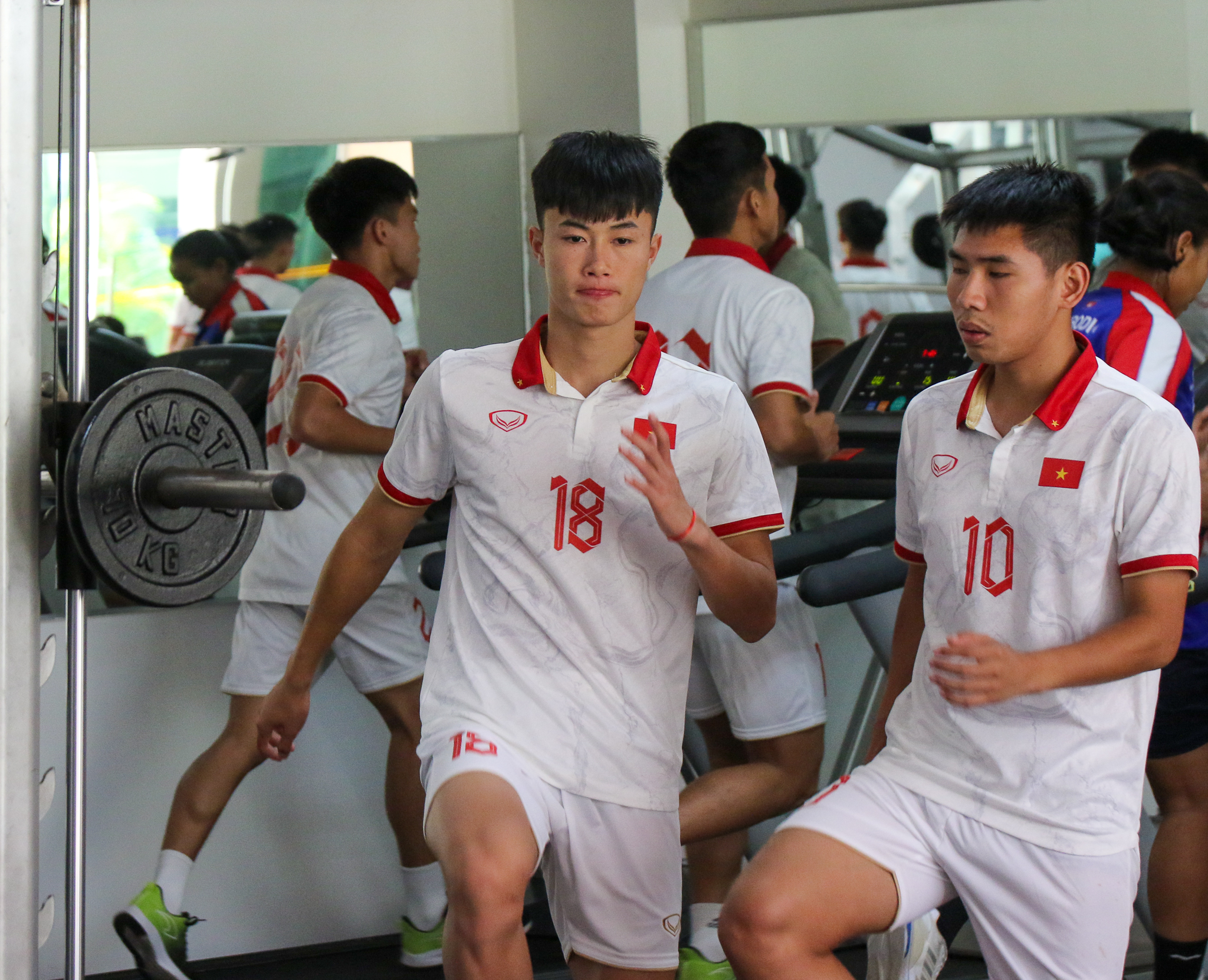 U22 Việt Nam tiếp tục hủy tập tại sân cỏ, ở lại khách sạn tập gym và thả lỏng tại bể bơi - Ảnh: Đức Cường 