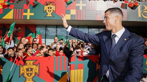 Ronaldo bất ngờ đón nhận vinh dự chưa từng có