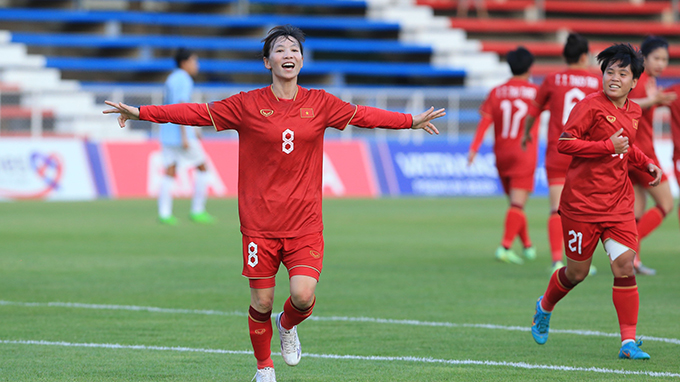 Thùy Trang ghi bàn ấn định tỷ số 3-1 cho ĐT nữ Việt Nam. Ảnh: Đức Cường 