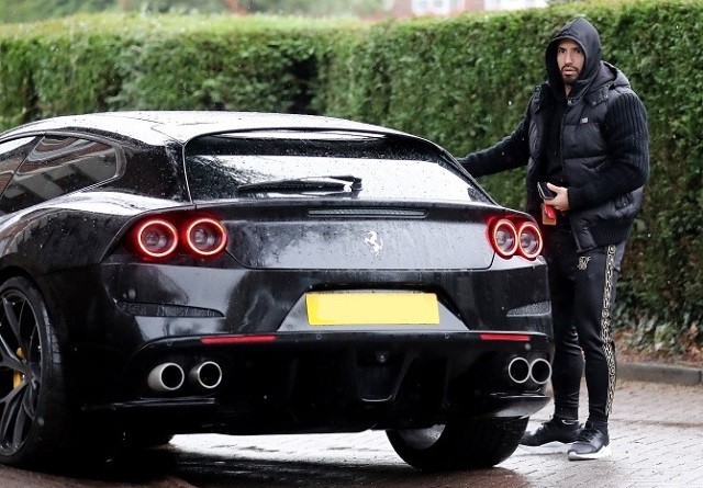 Agueri vung 250.000 bảng mua chiếc Ferrari GTC4 Lusso