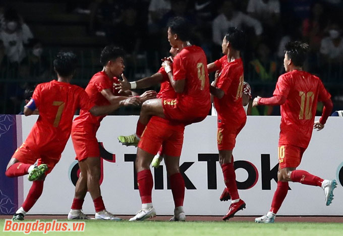 U22 Myanmar ghi 2 bàn thắng đẹp vào lưới U22 Campuchia - Ảnh: Đức Cường