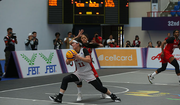 Thời gian đầu trận, có nhiều thời điểm, ĐT bóng rổ nữ 3x3 Việt Nam bị Indonesia dẫn sâu điểm số 