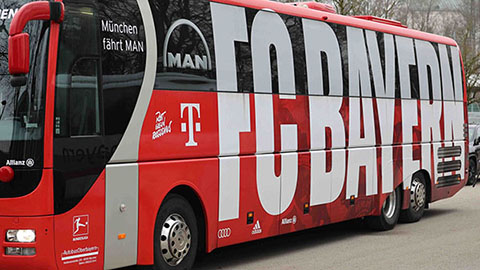Người đàn ông tâm thần tấn công xe bus của Bayern
