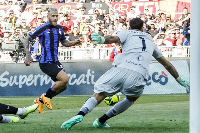 Trong khi Dimarco mở tỷ số vào lưới Roma thì Theo Hernandez giúp Milan ấn định chiến thắng 2-0 trước Lazio