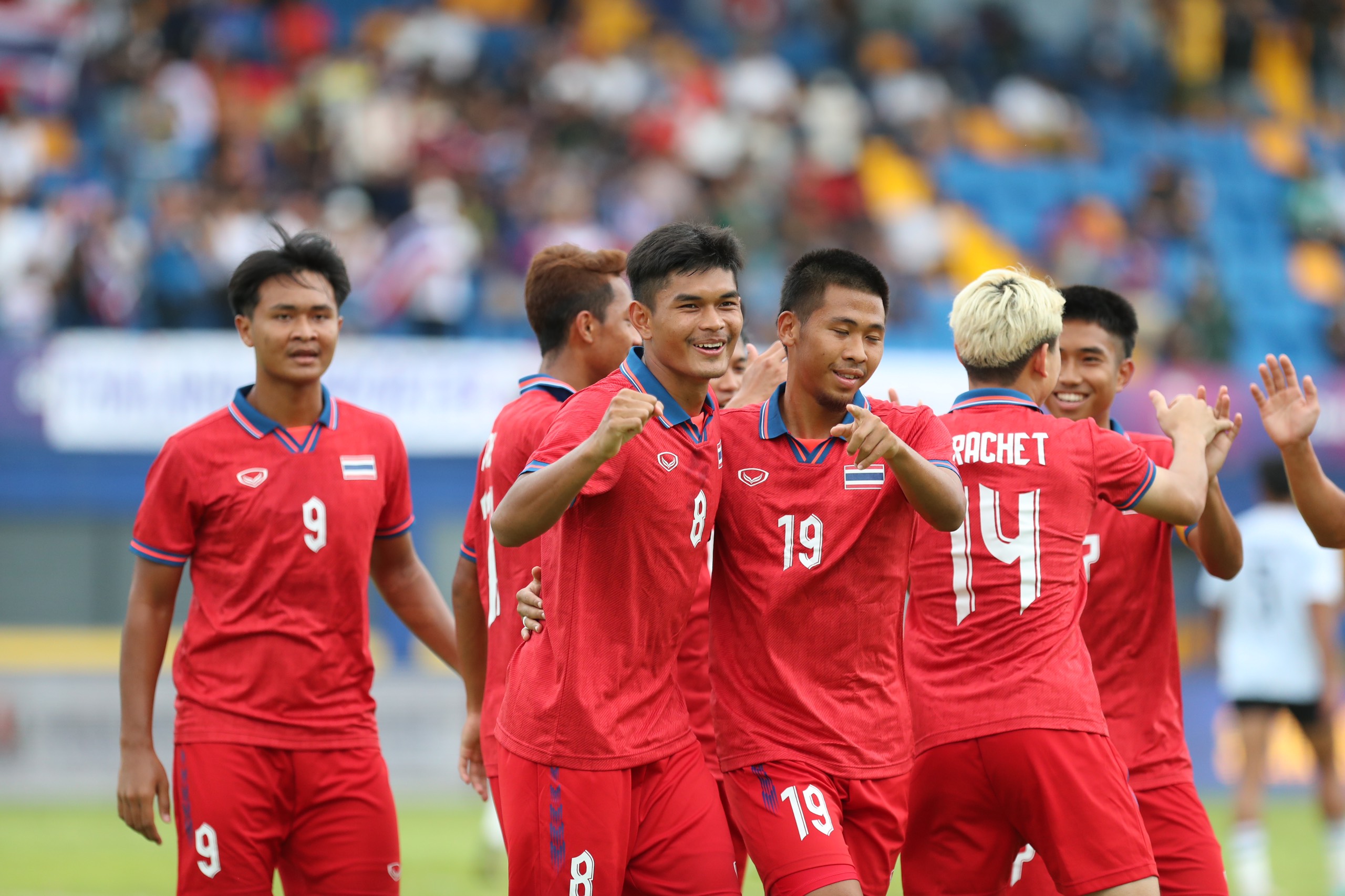 U22 Thái Lan vui mừng khi ghi bàn thắng dẫn trước Lào. Ảnh: Đức Cường