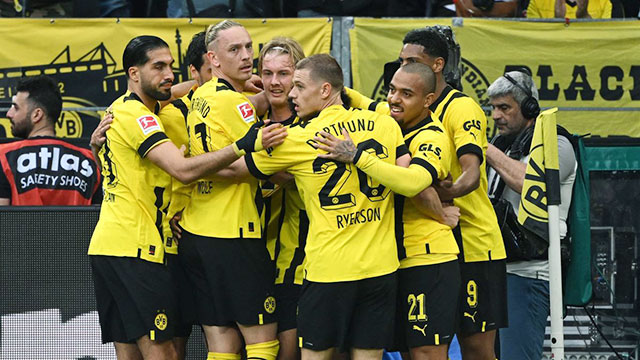 Dortmund chỉ còn kém đội đầu bảng Bayern đúng 1 điểm