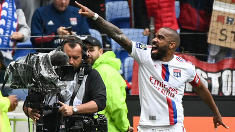 Lyon ngược dòng đánh bại Montpellier 5-4: Tột đỉnh điên rồ