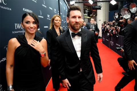 Messi và vợ Roccuzzo sánh vai đi nhận giải thưởng