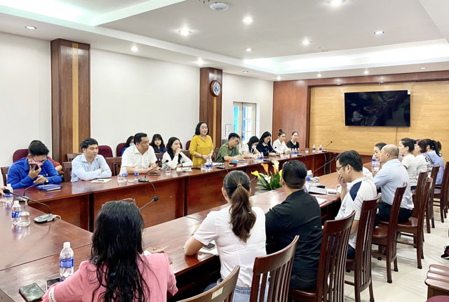 Bà Trần Thị Kim Vân, Chủ tịch Liên hiệp các Tổ chức Hữu nghị tỉnh Bình Dương phát biểu tại Hội nghị
