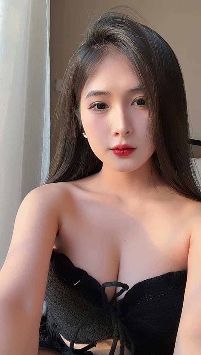 Mới đây trên trang cá nhân của mình, hot girl TikTok Quỳnh Alee với nhan sắc "đỉnh cao" chiếm trọn trái tim fan hâm mộ 