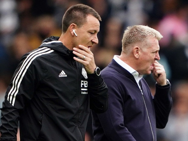 Dean Smith và John Terry chưa thể giúp Leicester thoát khỏi khủng hoảng