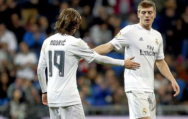 Kroos (phải) được đồng đội Modric đánh giá rất cao.