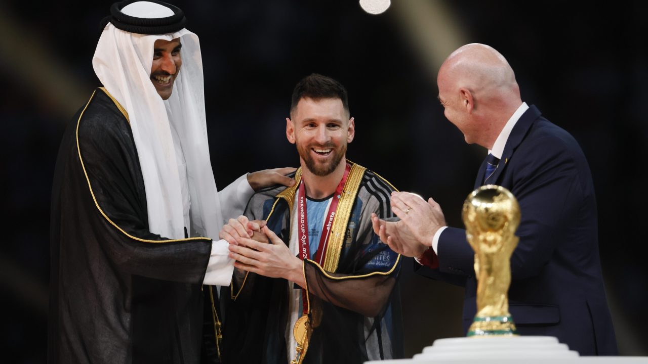 Không phải thất bại cùng PSG tại Champions League đã khiến Messi nghĩ tới Trung Đông mà chính ánh hào quang anh đã được tận hưởng đẩy anh về xứ sở này