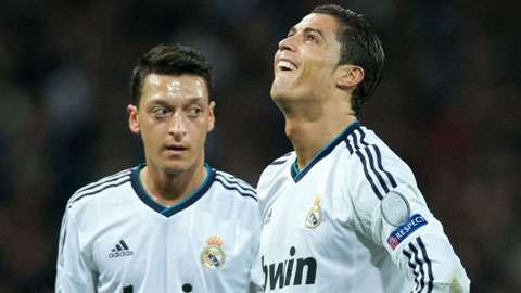 Khen Messi, Ozil bị Ronaldo hủy theo dõi trên mạng xã hội