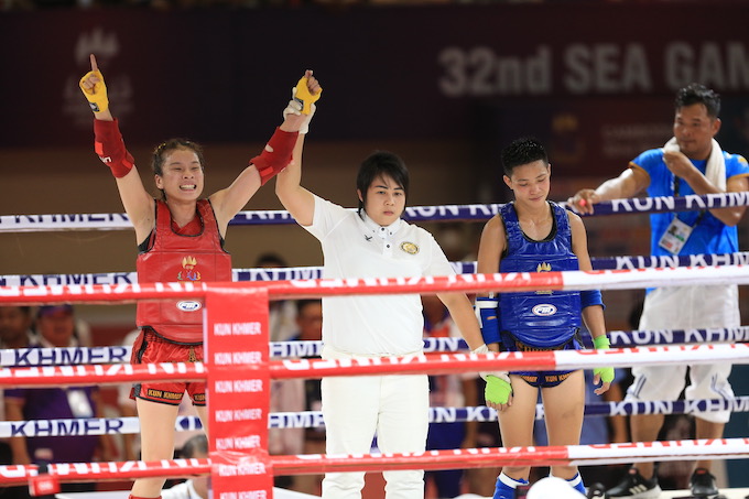 Phương Thuỳ được tuyên bố thắng ở trận chung kết hạng cân 51kg. Ảnh Đức Cường