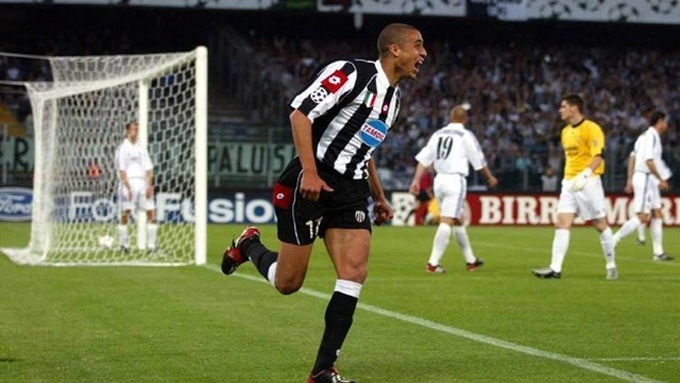 Real từng bị Juventus ngược dòng khó tin mùa 2002/03
