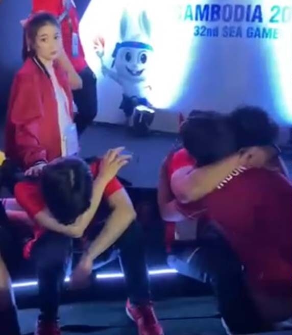 Các tuyển thủ VALORANT Indonesia đã bật khóc vì cho rằng bị ban tổ chức SEA Games 32 xử ép