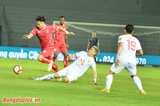 Hải Phòng (trắng) tham dự vòng sơ loại AFC Champions League - Ảnh: Phan Tùng
