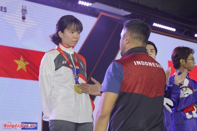 Đại diện của đoàn VALORANT Singapore đã từ chối bắt tay với phía Indonesia trên bục nhận huy chương