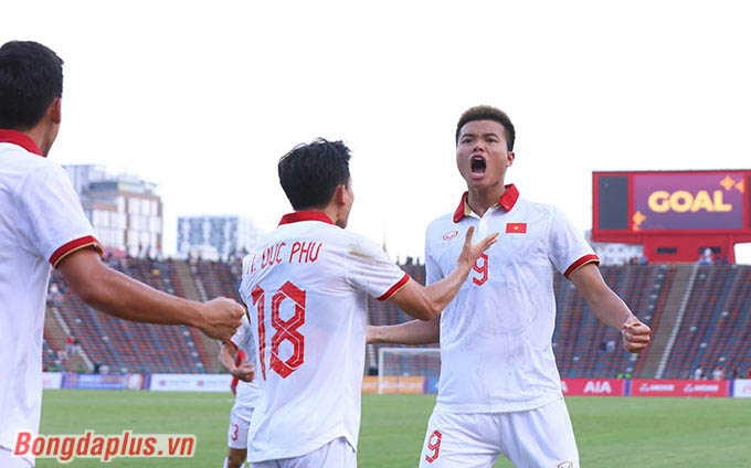 Niềm vui của cầu thủ U22 Việt Nam sau khi có bàn thắng gỡ hòa 
