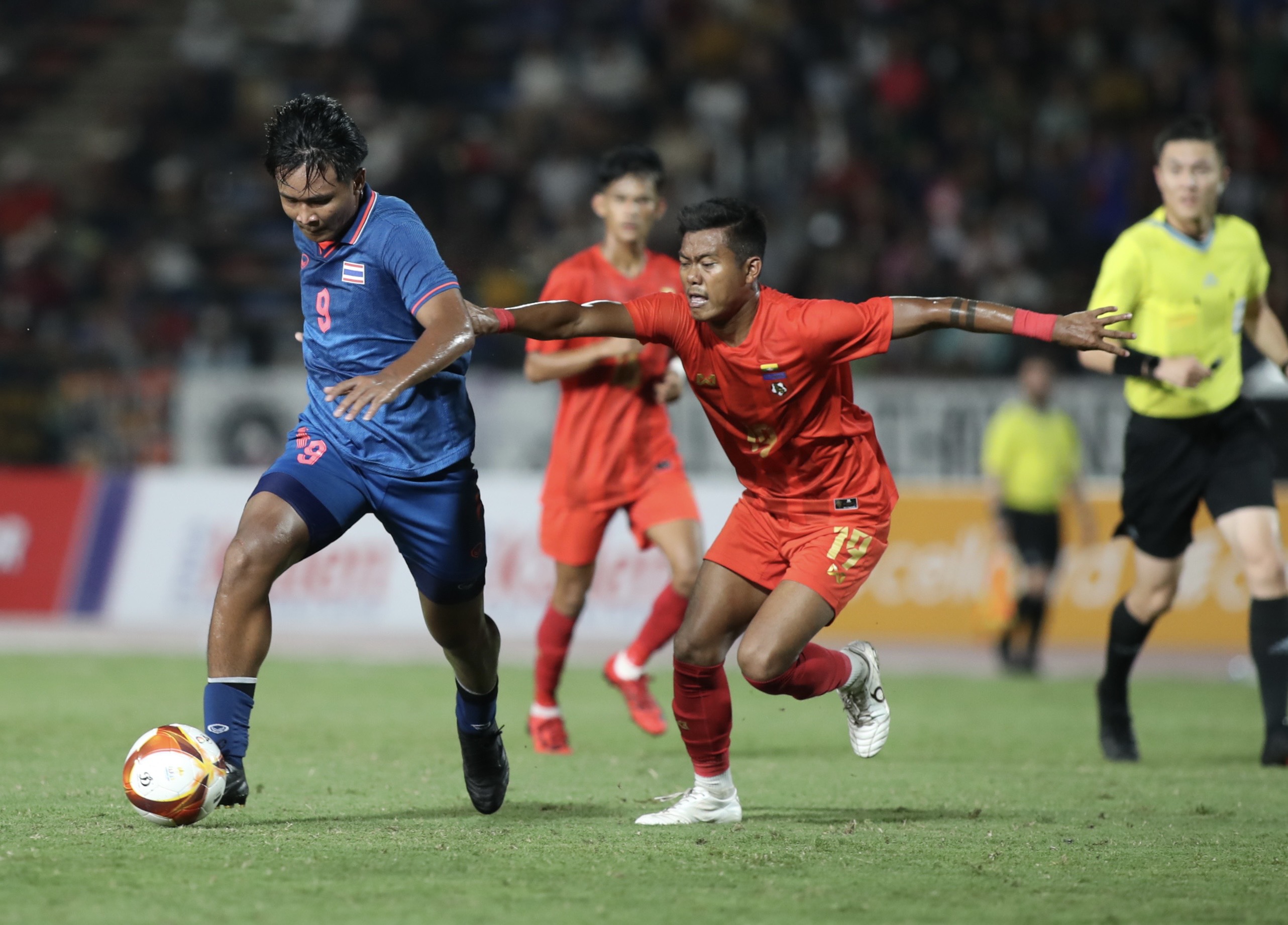 Myanmar hạ quyết tâm trong trận tranh hạng 3 với U22 Việt Nam - Ảnh: Đức Cường 