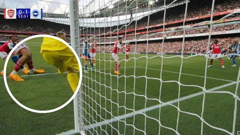 Fan Arsenal nổi điên với VAR trong bàn mở tỷ số của Brighton