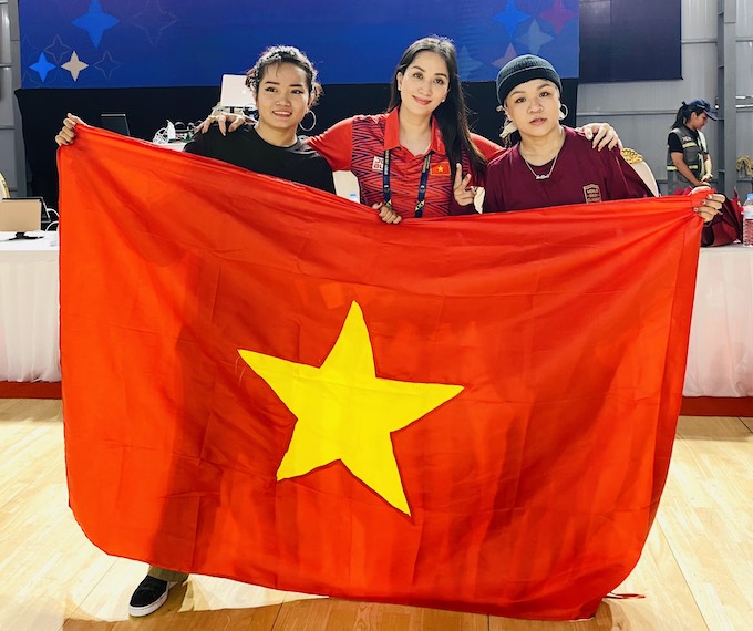 Việt Nam thống trị hai ngôi đầu của nội dung nhày nữ. Ảnh Đức Cường 