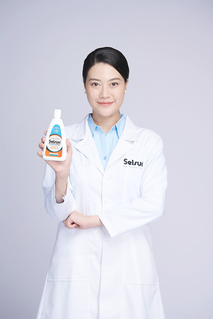 Với công thức đột phá 1% Selenium Sulfide, Selsun giúp bạn kiểm soát gàu hiệu quả.