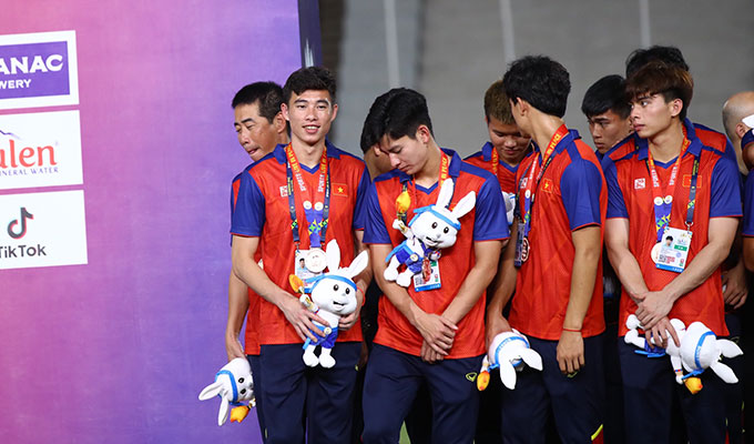 Với chiến thắng 3-1 trước Myanmar ở trận tranh hạng 3, U22 Việt Nam khép lại hành trình SEA Games 32 với tấm HCĐ. Á quân của giải đấu là Thái Lan, còn Indonesia giành HCV sau 32 năm chờ đợi 